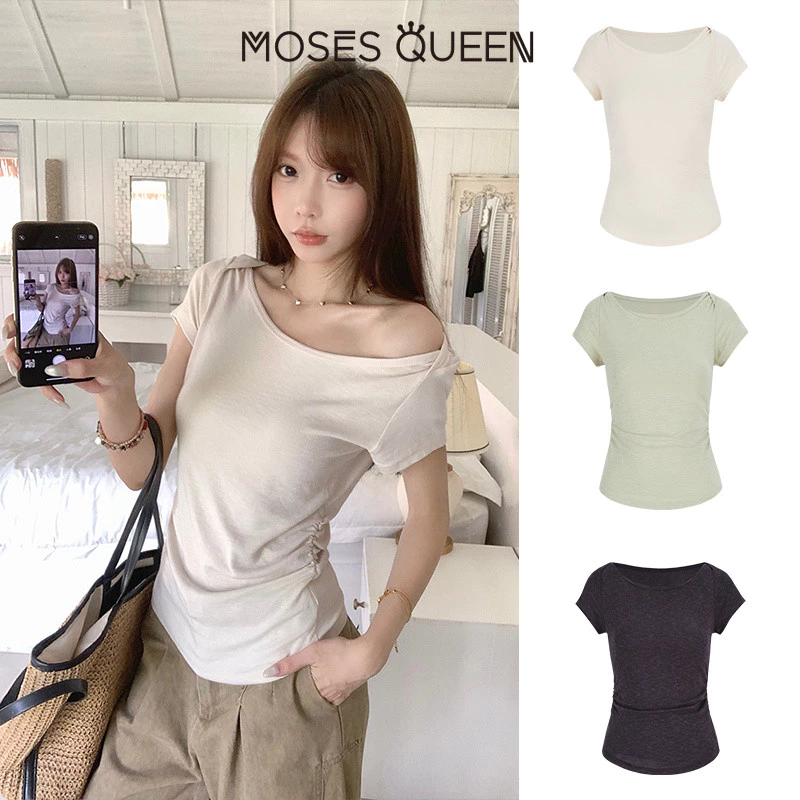 MOSESQUEEN Áo thun nữ tay ngắn mỏng phong cách thuần dục, thiết kế vai xéo cổ V, nút buộc và xếp ly ở eo #63875