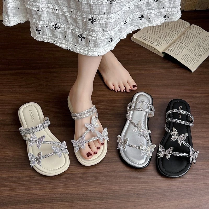 Một Từ 2026 Đẹp Influencer Váy Kim Cương Giả Bán Chạy Dép Nữ Mùa Hè Mặc Ngoài Bướm Dép Bằng Phù Hợp Với Phong Cách Mới