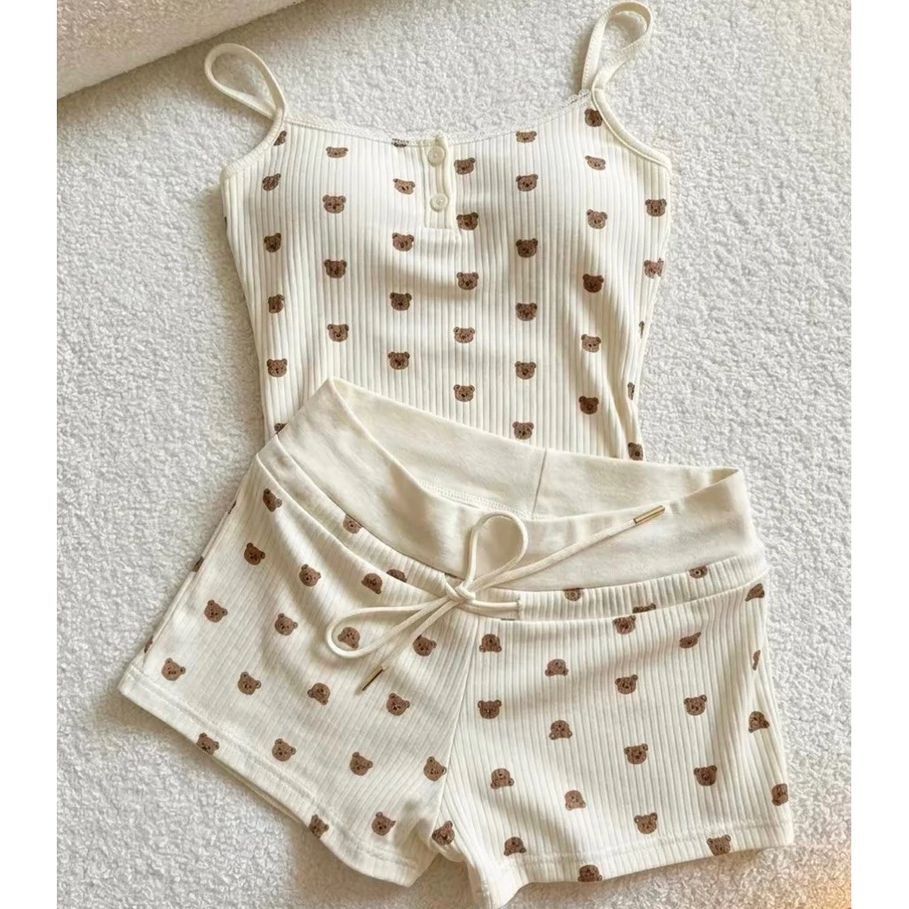 Hannie_Oder Bộ đồ ngủ nữ mặc nhà áo 2 dây kèm đệm ngực, Set mặc nhà chất thun tăm hoạ tiết gấu nhí cài cúc tôn hàng QC