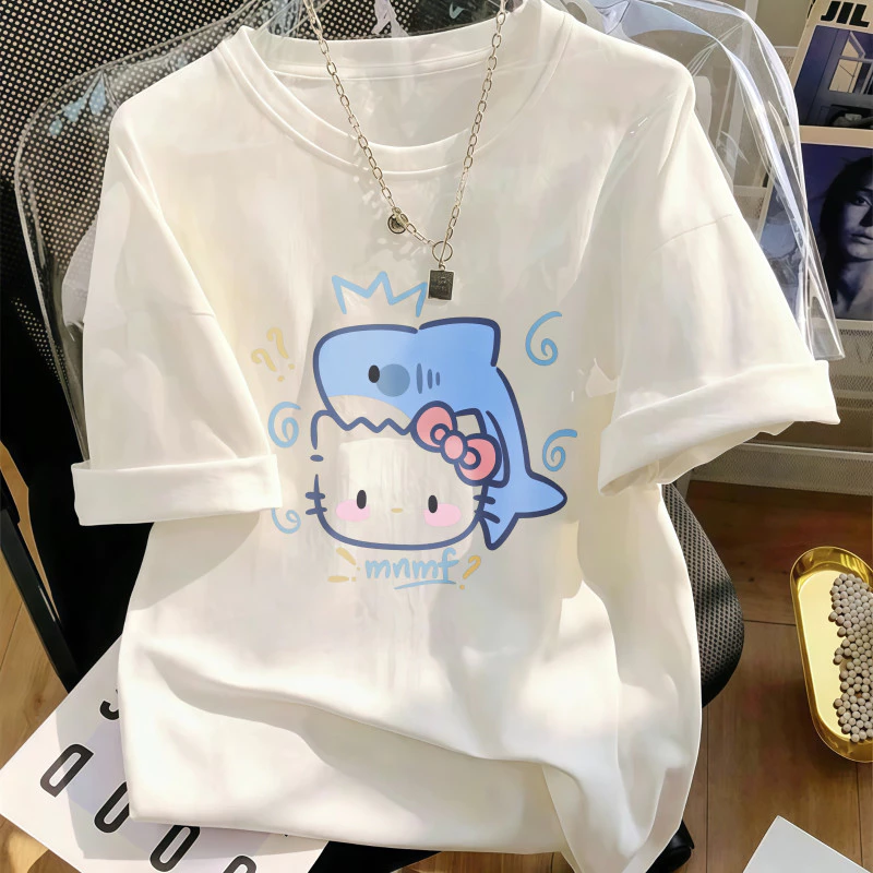 Hot trend Áo thun nữ phong cách vui vẻ dễ thương, cổ tròn tay ngắn in mèo đội mũ cá mập phù hợp đi chơi hàng ngày