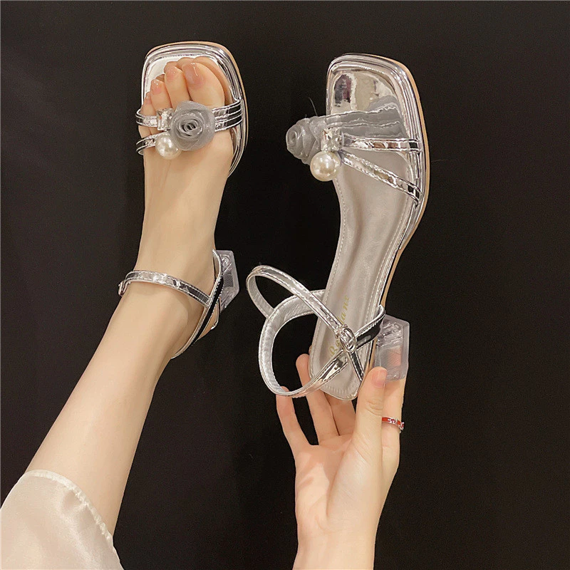 Kim Cương Giả Dây Đeo Đế Dày Giày Sandal Nữ Mùa Hè 2026 Phong Cách Mới Pha Lê Gót Chân Vuông Hoa Mũi Mở Mũi Giữa Gót Dép