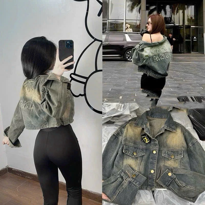Áo khoác croptop jeans dáng thêu nổi chữ sau lưng màu bụi hàng chuẩn