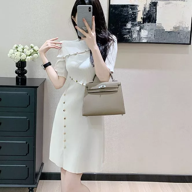 Pháp Lãng Mạn Niche Thiết Kế Khóa Vàng Cổ Tròn Đầm 2025 Phong Cách Mới Thời Trang Nhẹ Sang Trọng Đầm Dệt Kim