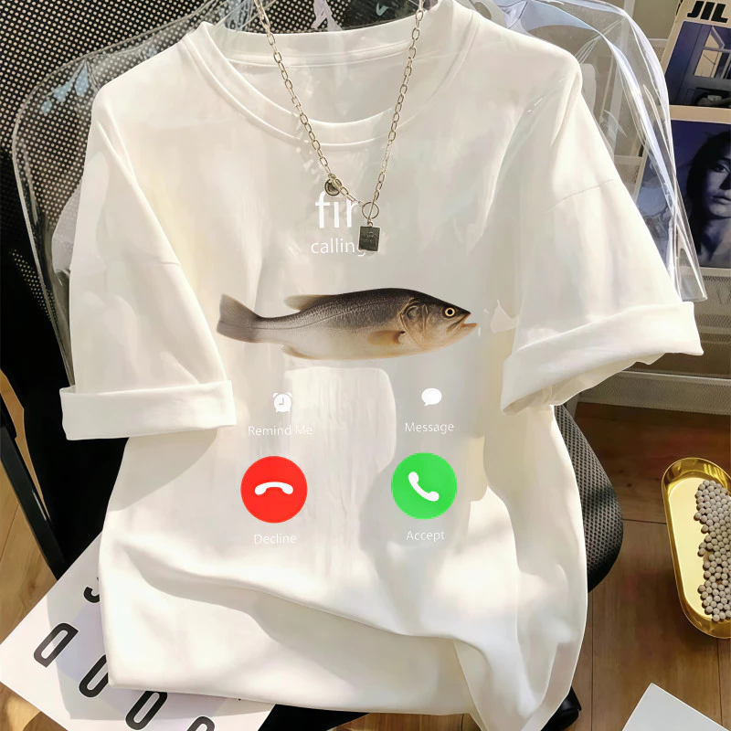 Áo thun nữ casual tay ngắn cổ tròn trắng in hình cá gọi điện vải mềm mát mẻ kiểu đơn giản thời trang hàng ngày