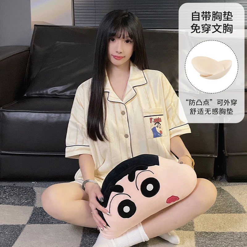 Bộ đồ ngủ nữ mùa hè với thiết kế tay ngắn, đệm êm và họa tiết sọc hoạt hình dễ thương, phù hợp mặc ở nhà.