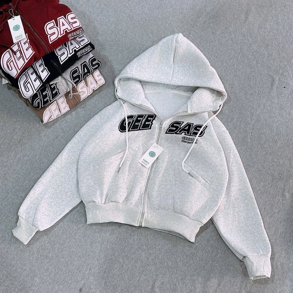 ÁO KHOÁC NỈ DỆT XK CÓ TÚI TRONG LOGO THÊU GEESAS TÚI XÉO XSTT FASHION