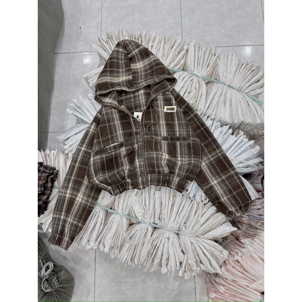 ÁO KHOÁC NỮ SỌC CARO CÓ TÚI TRONG CROPTOP TÔN DÁNG XSTT FASHION