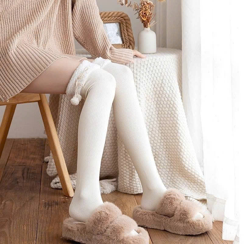 Tất Nữ Dài Qua Gối Thiết Kế Viền Lông Lắc Bông Xinh Xắn Phong Cách Lolita Nhật Bản, Tất Vớ Dài Chất Dày Dặn Giữ Ấm Chân