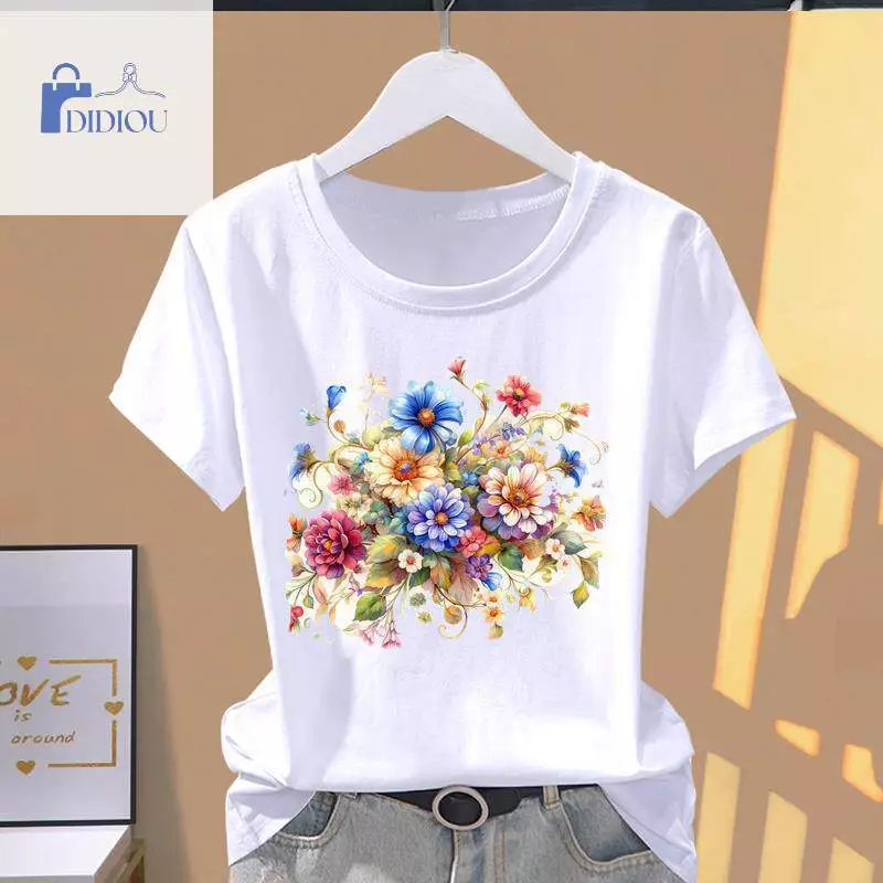 Áo thun nữ in họa tiết hoa, thiết kế độc đáo, kiểu dáng mỏng nhẹ, thoải mái, thoáng khí và dễ phối đồ.