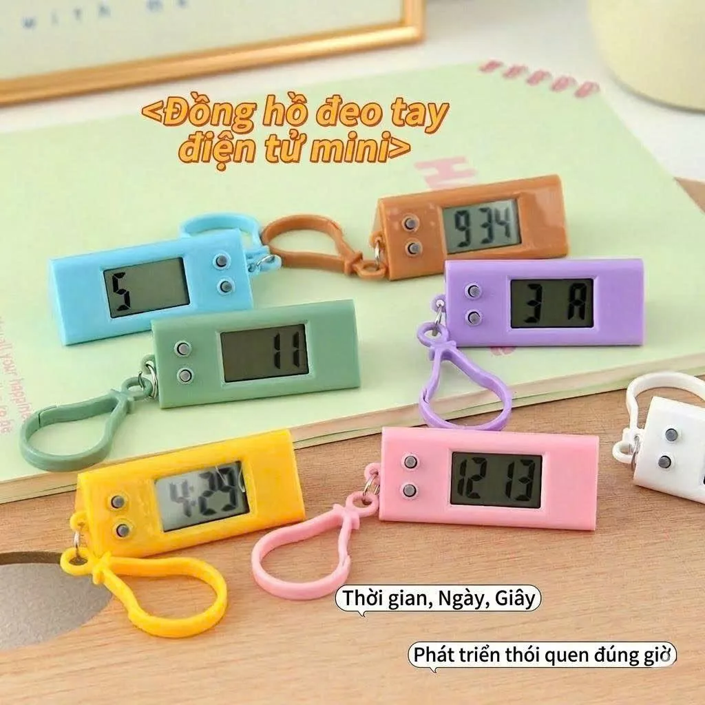 Móc khóa đồng hồ điện tử mini tam giác, dạng đứng nhỏ gọn tiện lợi