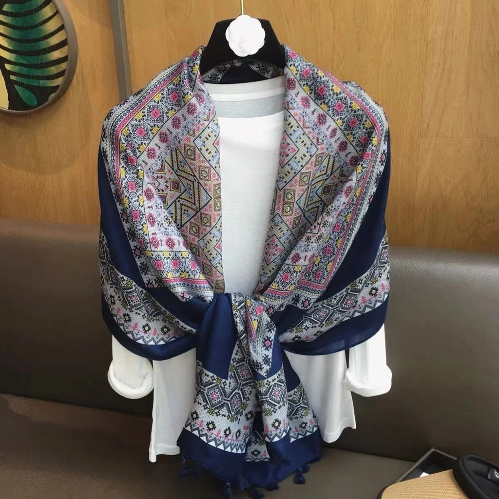 Khăn choàng thổcẩm phong cách dân tộc chống nắng từ vải cotton và lanh