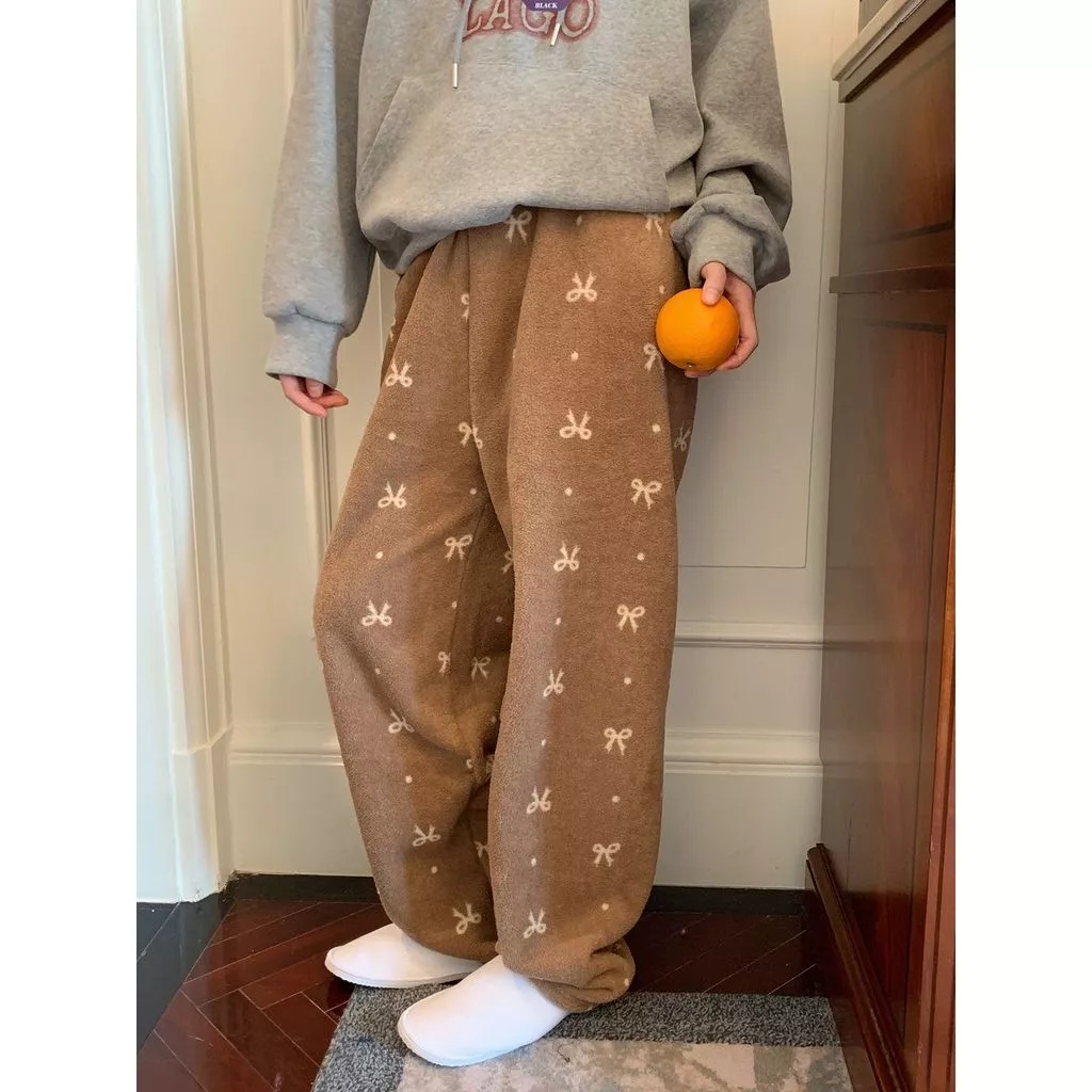 Quần pyjama flannel nữ màu nâu có nơ, thiết kế đơn giản, dày dặn và ấm áp dành cho mùa thu đông