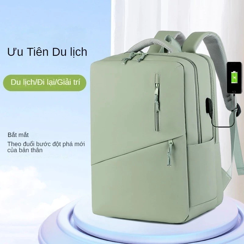 Ba lô đeo hai vai, phù hợp đi làm, công tác, du lịch hoặc đi học, có thể đựng máy tính, bên hông có lỗ thoát dây sạc