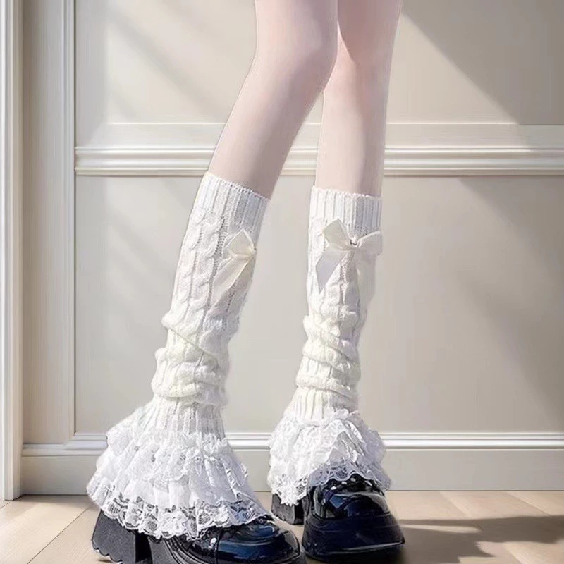Tất ống loe viền chân ren bèo đính nơ phong cách Lolita cổ điển, tất trắng tiểu thư cao đến đầu gối chen kín bắp chân