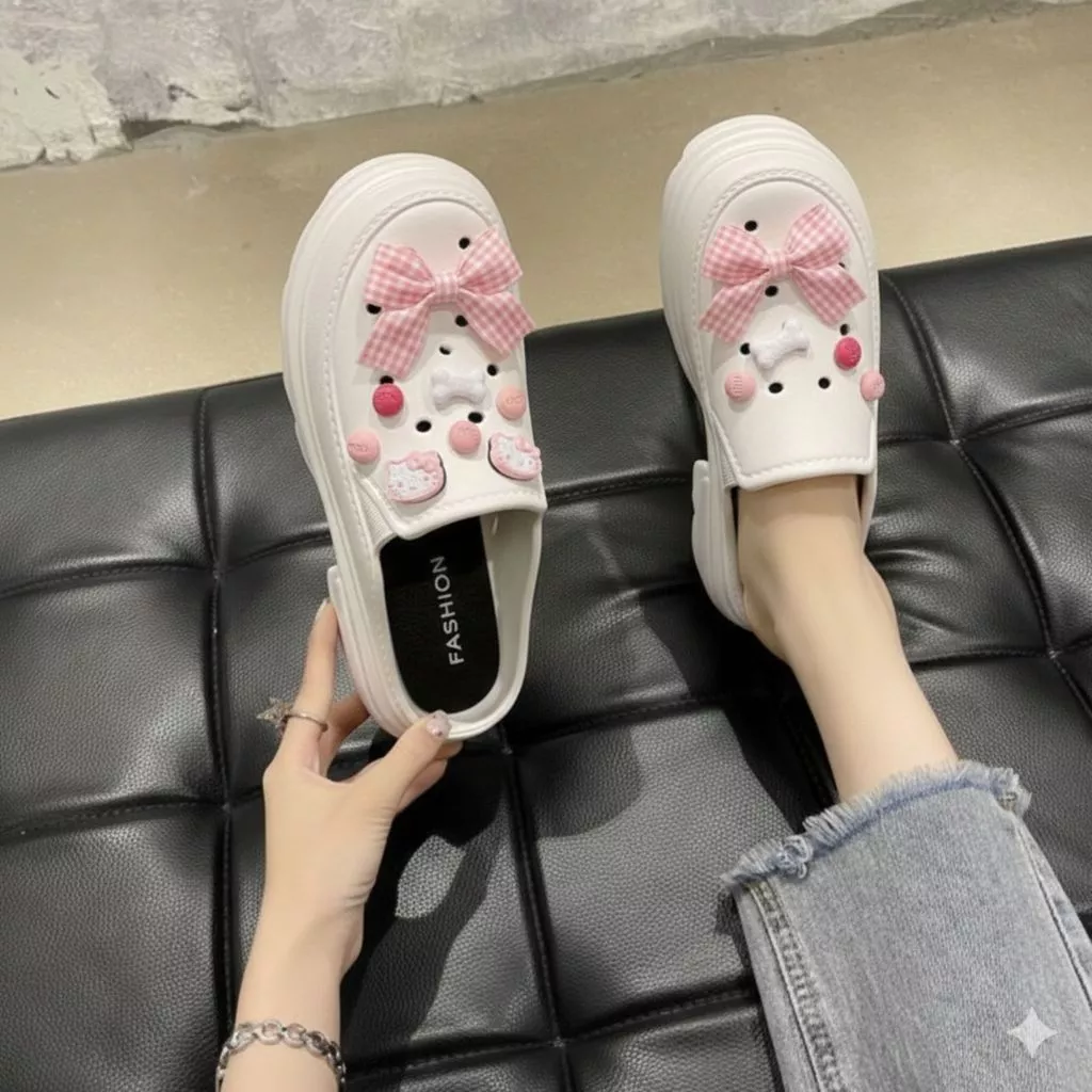 Dép Sục Nữ Tặng Kèm Hình Gắn Dép, Dép Bít Mũi Đế Cao Tôn Dáng Size 36-41 Giay zep Store-DSL