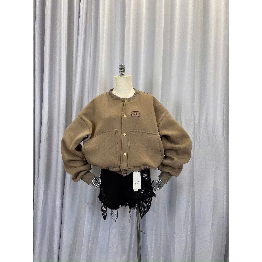 ÁO KHOÁC NỈ CARDIGAN NỮ THIẾT KẾ KHUY BẤM THÊU NỔI CHỮ R Ở NGƯC MẪU MỚI XSTT FASHION