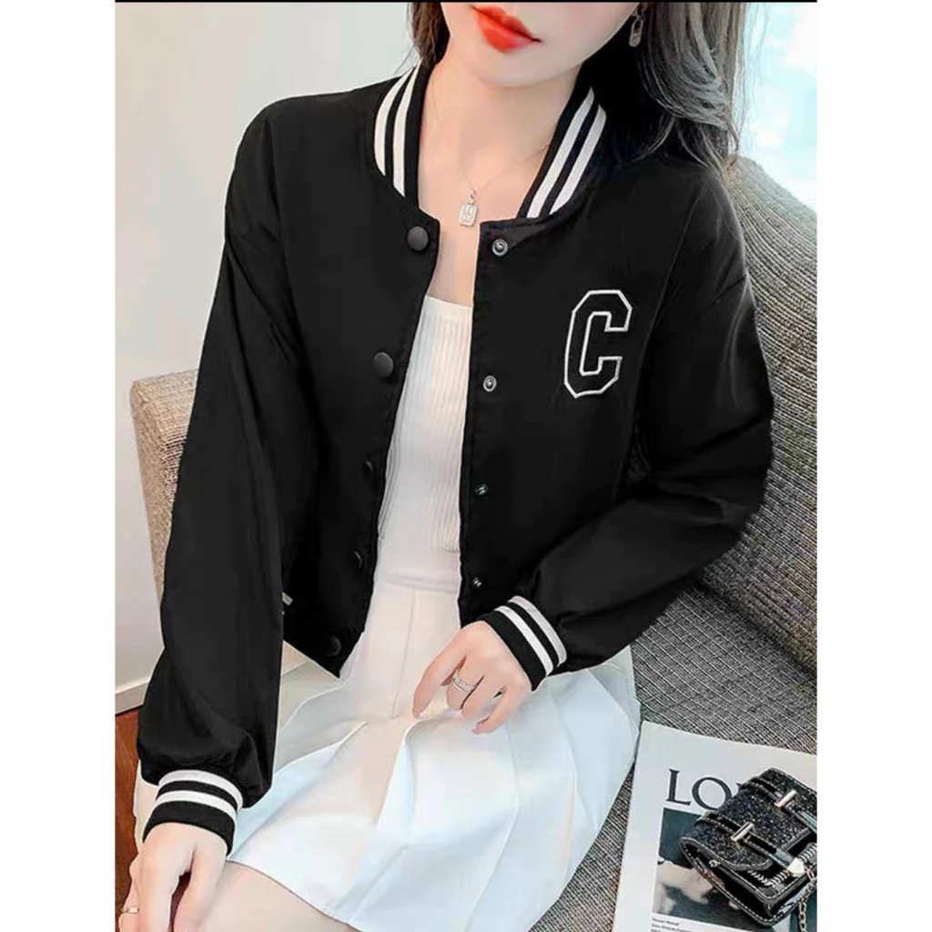 Áo Khoác Nữ Croptop Thiết Kế 2 Lớp Dù Mịn Mát Logo Thêu Thời TRang Sành Điệu XSTT FASHION