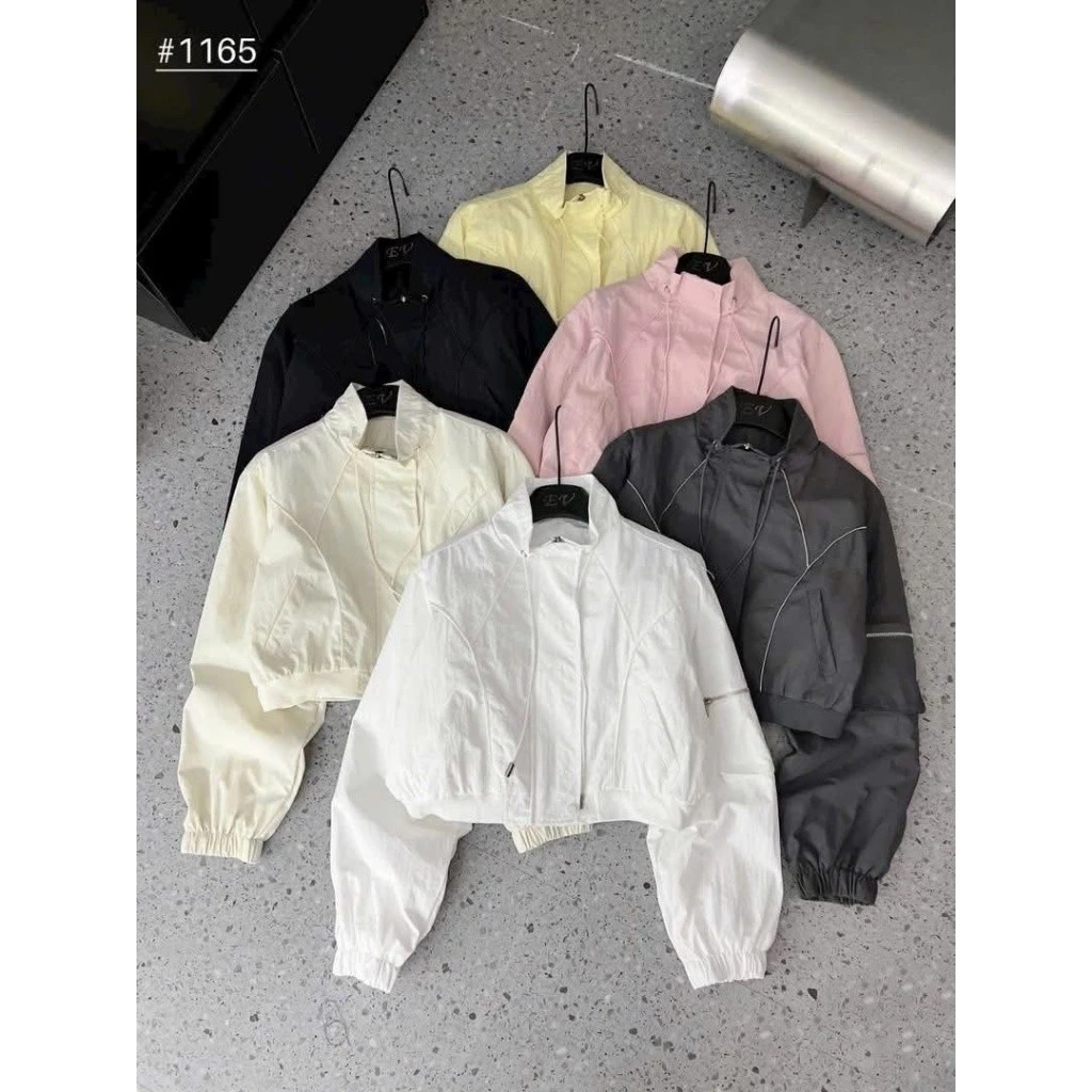 ÁO KHOÁC DÙ GIÓ NHĂN 2 LỚP CROPTOP KHÔNG NÓN TAY CÓ KHÓA KÉO CỔ PHỐI NÚT BẤM XSTT FASHION