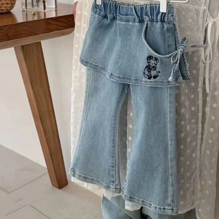 Quần áo trẻ em phong cách Hàn Quốc cho bé gái, quần lò xo, quần jeans rèm mông xanh thời tran