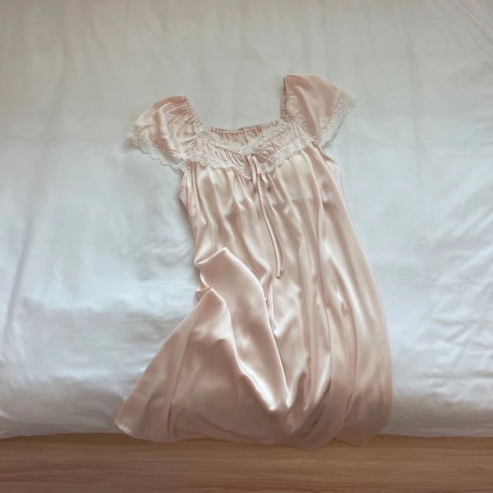 Girls' Pure Desire Ice Silk Váy ngủ màu hồng Bộ đồ ngủ nữ ren công chúa gợi cảm Quần áo ở nhà