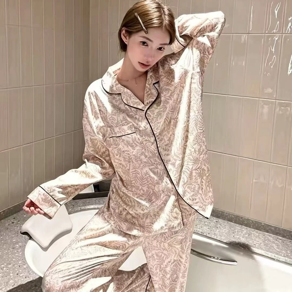 2026 Bộ đồ ngủ bằng lụa băng mới dành cho nữ Bộ đồ dài tay Chất liệu mềm Đồ ngủ