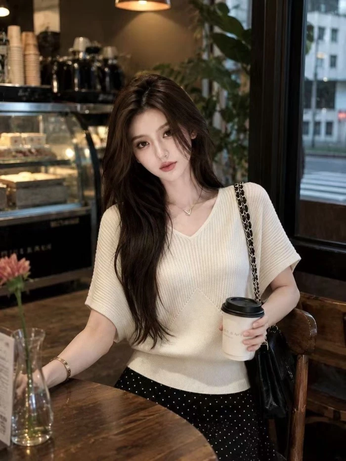 Áo thun dệt kim ngắn tay cổ chữ V màu trắng kiểu Pháp dành cho nữ thời trang mùa hè dáng rộng dáng