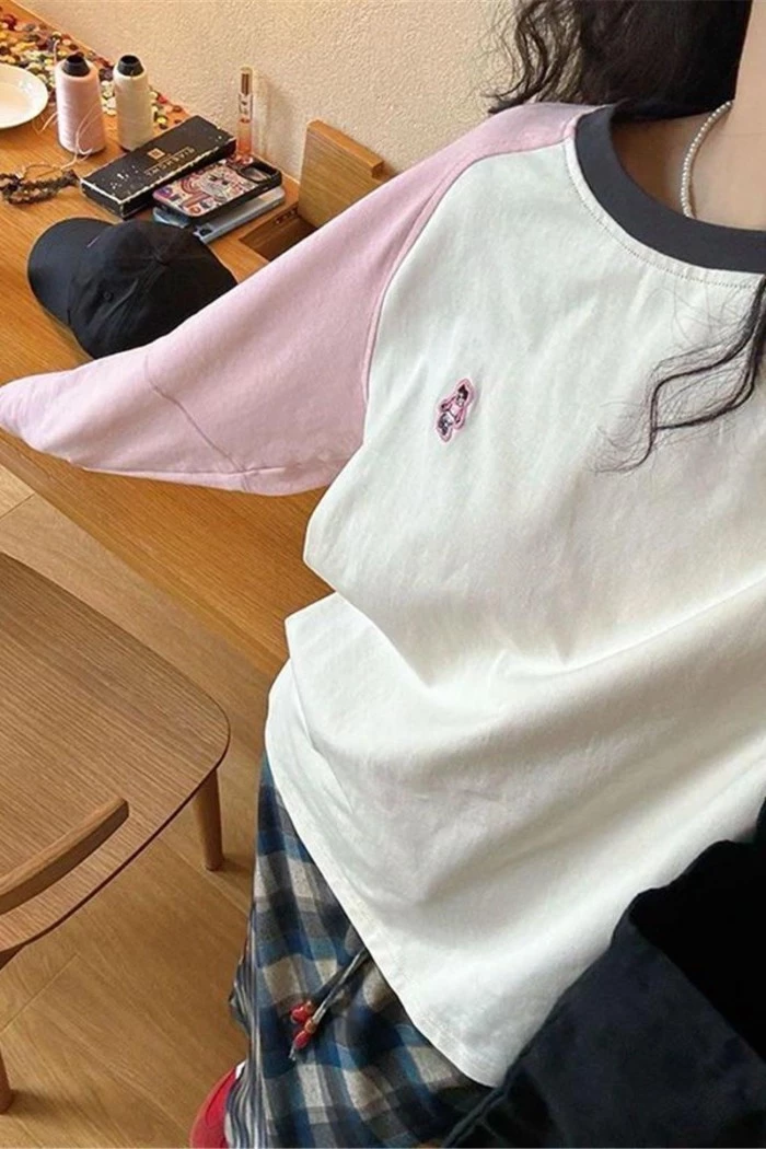 Áo thun dài tay thêu gấu màu chặn raglan dành cho nữ xuân thu đáy áo sơ mi dáng rộng cổ điển