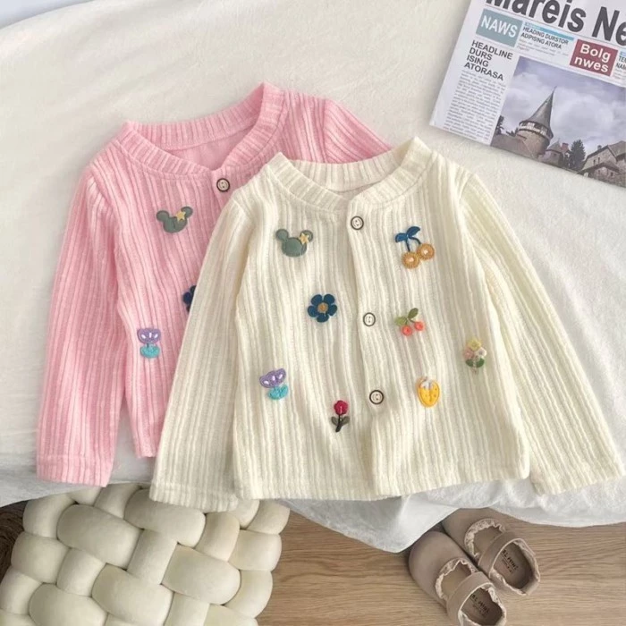 Áo khoác cardigan trẻ em dệt kim nhỏ thơm phong cách mùa thu anh đào dài tay phong cách Hàn Quốc ch