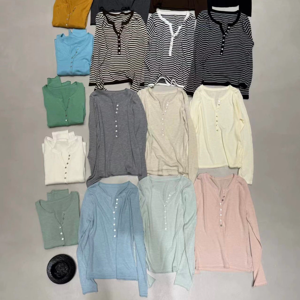 [Steezy] Áo len dệt kim trơn mỏng cộc tay phối cúc xà cừ form vừa- L2162