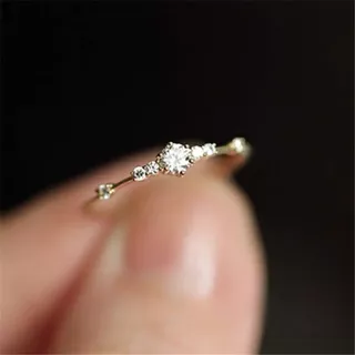 1 Mảnh Đính Hôn Tinh Tế Nhẫn Mạ Vàng 18K dát 7 Zircons Nhỏ-Thời Trang Quà Tặng Dành Cho Nữ