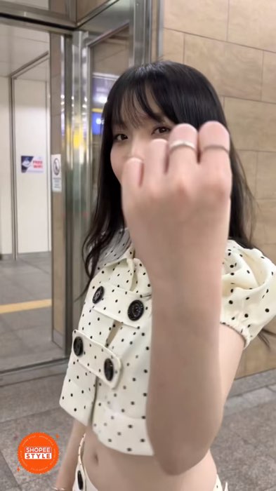 set áo tay phồng xinh quá chời #new #set #xh #xuhuong #2025 #KOLUyTin #ShopeeVideo #LuotVuiMuaLien
