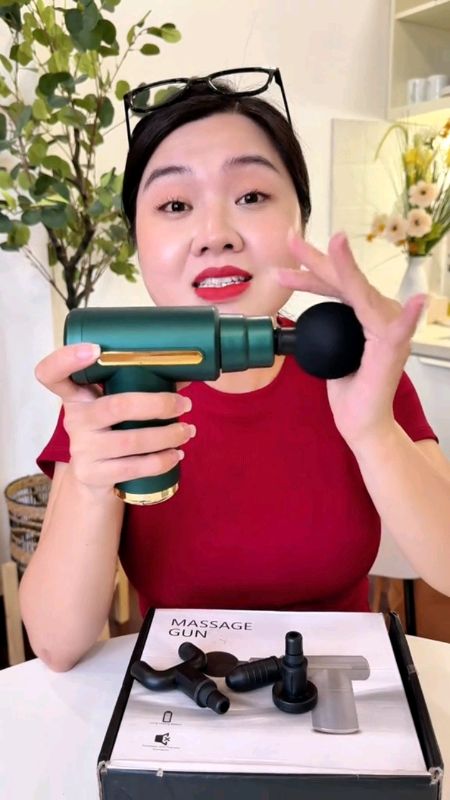 Máy massage cầm tay mini  #VideoHangGiaDung #ShopeeVideo #ShopeeCreator #LuotVuiMuaLien