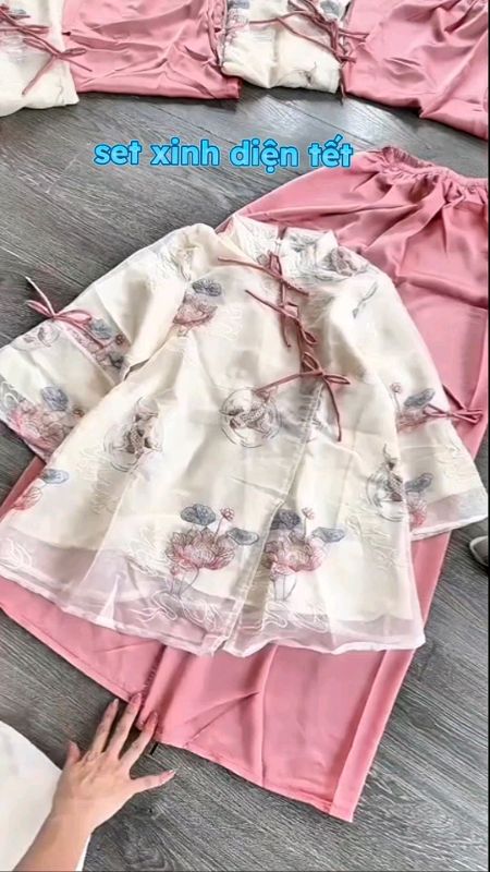 Set đồ diện tết #dotet #ShopeeCreator #videohangthoitrang #shopeevideo #HangMoiVe #LuotVuiMuaLien