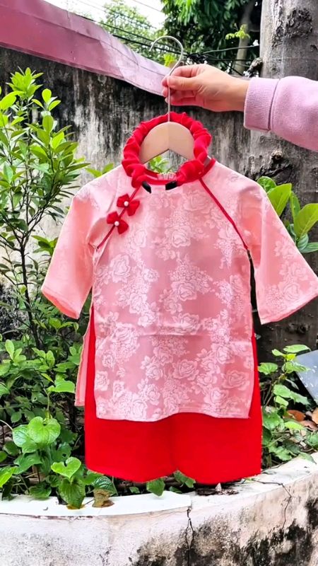 Áo dài cho bé kèm bờm #aodaibe #ShopeeCreator #videohangthoitrang #shopeevideo #LuotVuiMuaLien #HangMoiVe