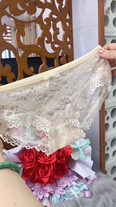 #ShopeeVideo #ShopeeCreator #TapHoaSanS #LuotVuiMuaLien #KOLUyTin #SandealcungKOL #VideohangThoiTrang
