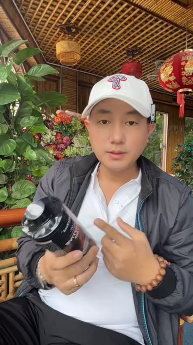 Xịt phủ nano bóng cho ô tô #xitbongoto #ShopeeCreator #VideoHangGiaDung #ShopeeVideo #HangMoiVe #KOLUyTin #LuotVuiMuaLien