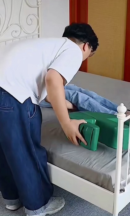 ￼Gối lật bệnh nhân, gối hỗ trợ lật xoay chuyển đổi tư thế chăm sóc người ốm liệt, người già thay tã. #ShopeeVideo #VideoHangGiaDung #videohuuich
