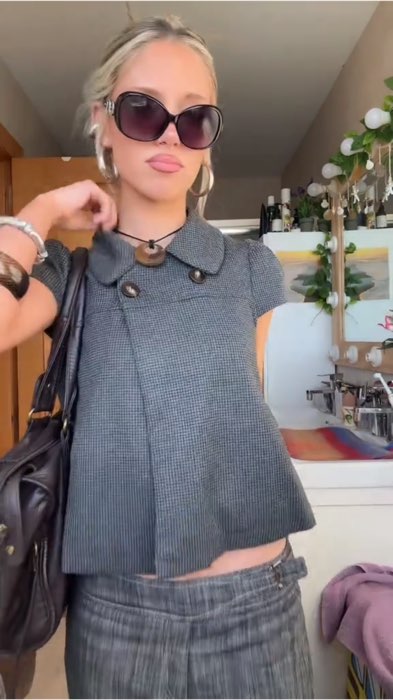 áo cổ sen dáng crop chất dày dặn #sieusale #ShopeeVideo #thoitrangnu #ootd #tipsphoido #zara #viral