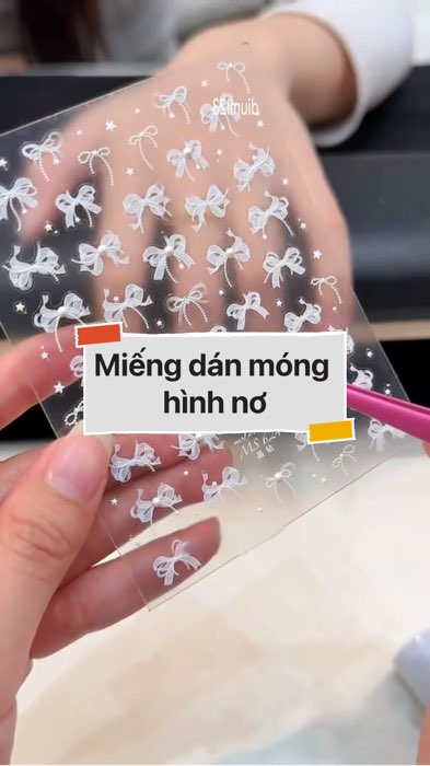 Miếng dán móng hình nơ #VideohangLamDep#shopeestyle#ShopeeVideo#ShopeeCreator #LuotVuiMuaLien#KOLUyTin#Videomuasam #SandealcungKOL #diumi234