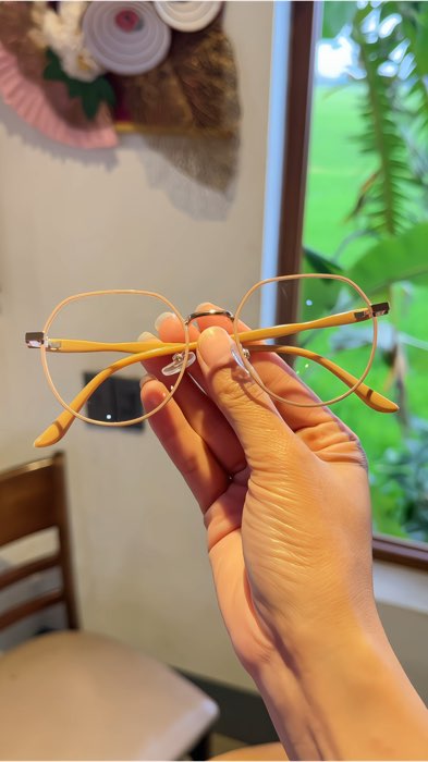 Kính mát thời trang chống ánh sáng xanh #shopeekol #videomuasam #kinh #LuotVuoMuaLien #KOLUyTin #ShopeeVideo #kinhdiduong #kinhthoitrang #gongkinhcan