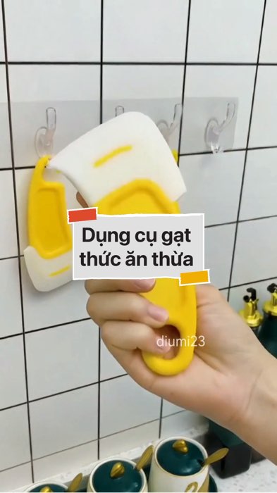 Dụng cụ gạt thức ăn thừa  #VideoHangGiaDung#shopeestyle#ShopeeVideo#ShopeeCreator #LuotVuiMuaLien #diumi391