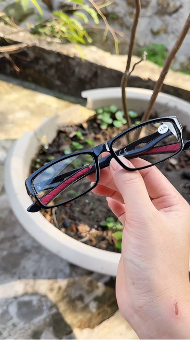 Kính lão thị đọc sách báo thời trang đi đường đi nắng #kinhlaothi #kinhdocsachbao #kinhchonganhsangxanh #kinhram #kinhmat #ShopeeVideo #LuotVuiMuaLien