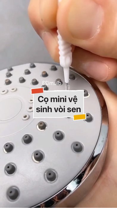 Cọ mini vệ sinh vòi sen #VideohangDoiSong#ShopeeVideo#ShopeeCreator #LuotVuiMuaLien#KOLUyTin#Videomuasam #SandealcungKOL #diumi649