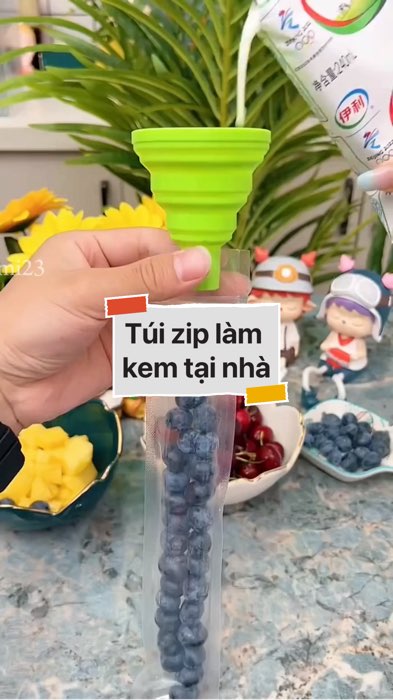 ￼túi zip đựng kem #VideohangTieuDung #shopeestyle#ShopeeVideo#ShopeeCreator #LuotVuiMuaLien#KOLUyTin#Videomuasam #SandealcungKOL #diumi697