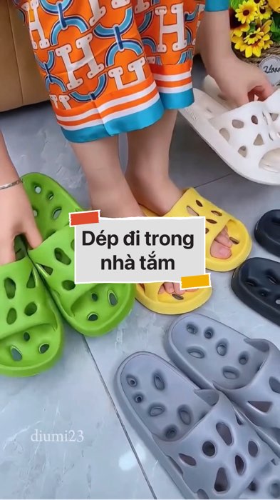 ￼Dép đi trong nhà tắm #VideohangThoiTrang#shopeestyle#ShopeeVideo#ShopeeCreator#LuotVuiMuaLien#KOLUyTin #diumi943
