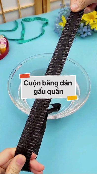 ￼Cuộn băng dán gấu quần #VideohangDoiSong#ShopeeVideo#ShopeeCreator #LuotVuiMuaLien#KOLUyTin#Videomuasam #SandealcungKOL #diumi975
