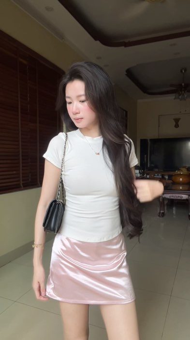 Chân váy chữ A form ngắn vải lụa #KOLUyTin #LuotVuiMuaLien #ShopeeVideo