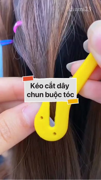 ￼Kéo cắt dây chun buộc tóc #VideohangDoiSong#ShopeeVideo#ShopeeCreator #LuotVuiMuaLien#KOLUyTin#Videomuasam #SandealcungKOL #diumi148