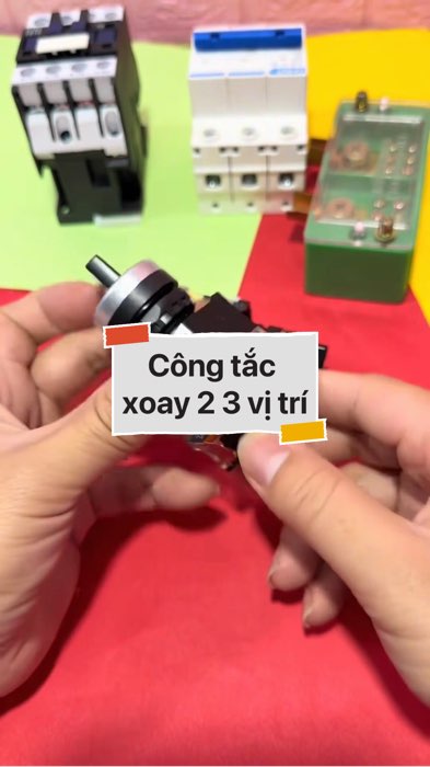 Công tắc xoay 2 3 vị trí #VideohangDoiSong#ShopeeVideo#ShopeeCreator #LuotVuiMuaLien#KOLUyTin#Videomuasam #SandealcungKOL #diumi200
