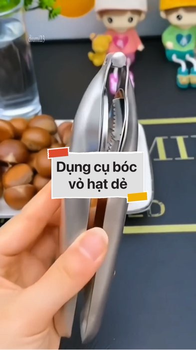 Dụng cụ bóc vỏ hạt dẻ #VideoHangGiaDung#shopeestyle#ShopeeVideo#ShopeeCreator #LuotVuiMuaLien #diumi238